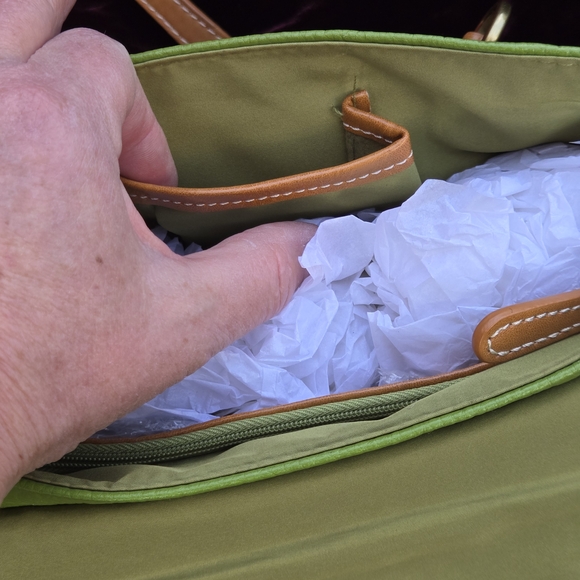 Giani Bernini Green & Tan Leather Crossbody Bag w/ Pockets & Adjustable Strap - Picture 9 of 13